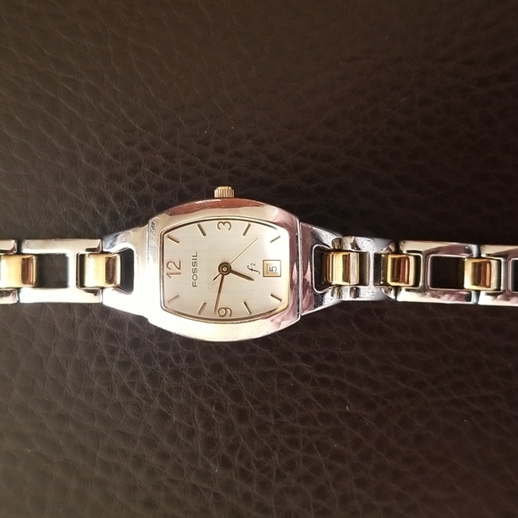 Women's Fossil two tone wrist watch - Picture 6 of 8
